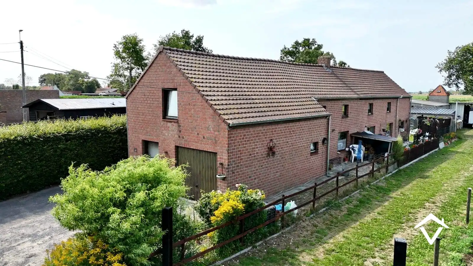 Te renoveren halfopen bebouwing op landelijke ligging in Koekelare foto 2