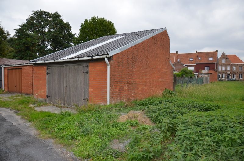 Te koop te Moorslede : Verder af te werken  gezinswoning met 3 slaapkamers, inpandige garage,  zonnige diepe  tuin mét uitweg en dubbele garage, zonnepanelen. foto 5