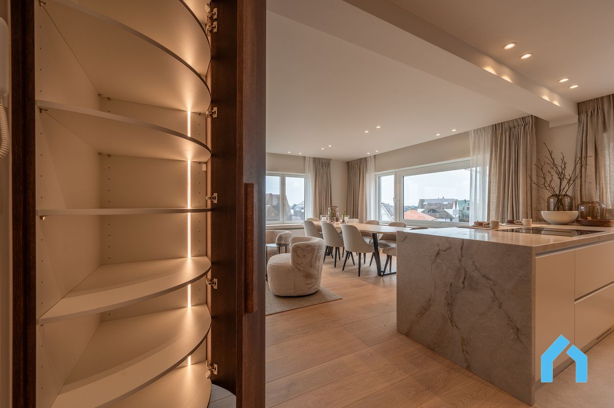 Uniek gerenoveerd hoekappartement met drieslaapkamers en open zicht over de charmante villa's van Duinbergen foto 3