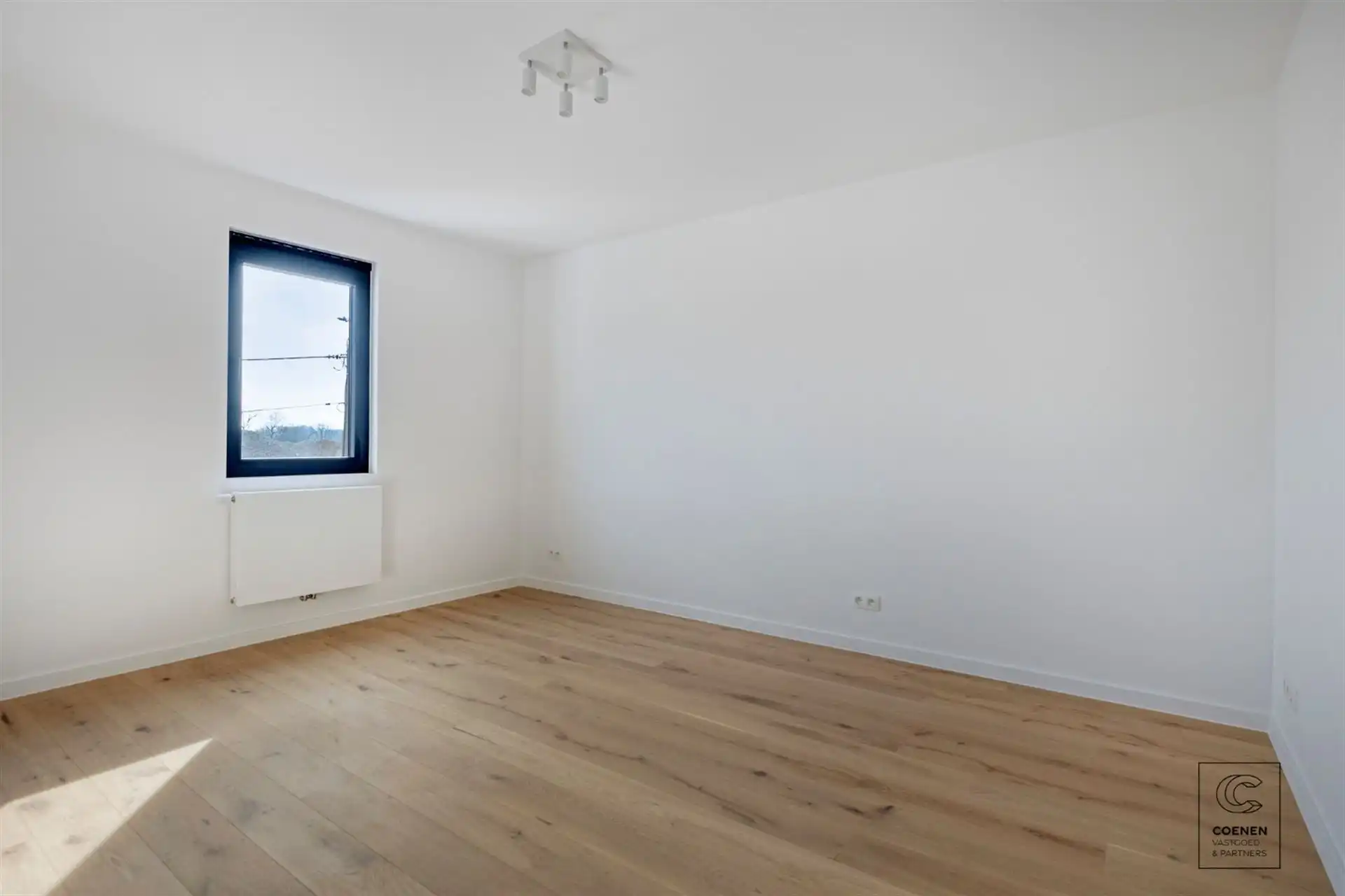 Prachtig gerenoveerde woning met 4 slpk's en riante tuin! foto 17