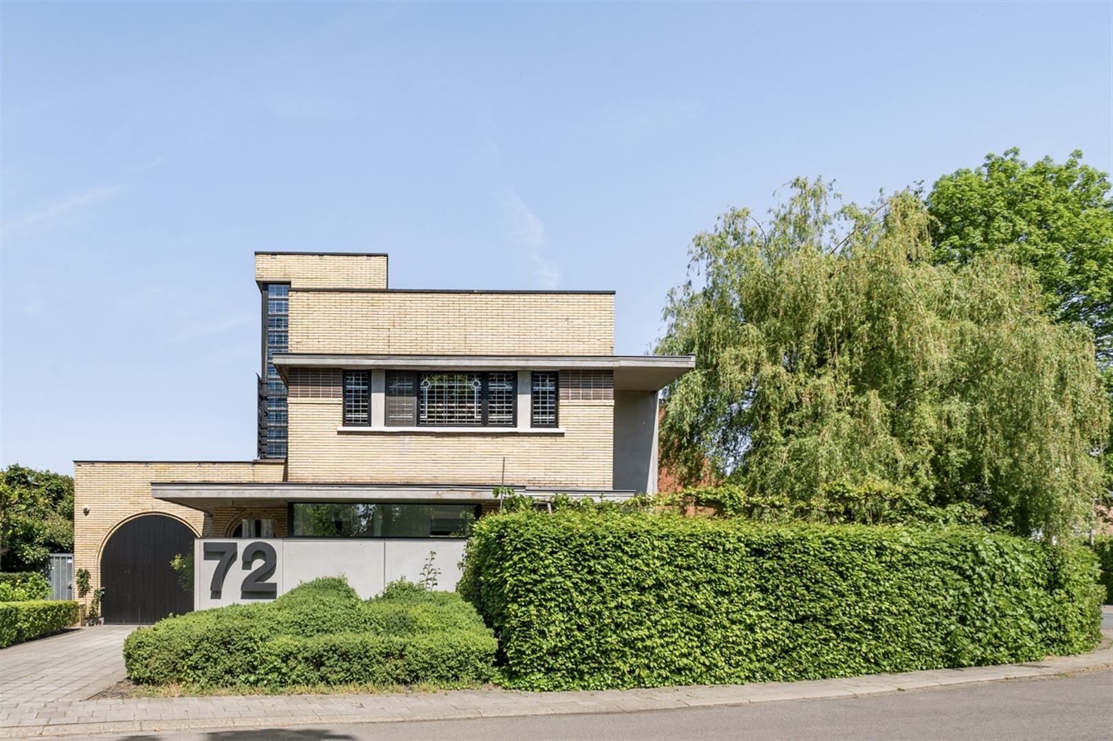 Unieke Art-Déco woning in Ekerse dorpskern. foto {{pictureIndex}}
