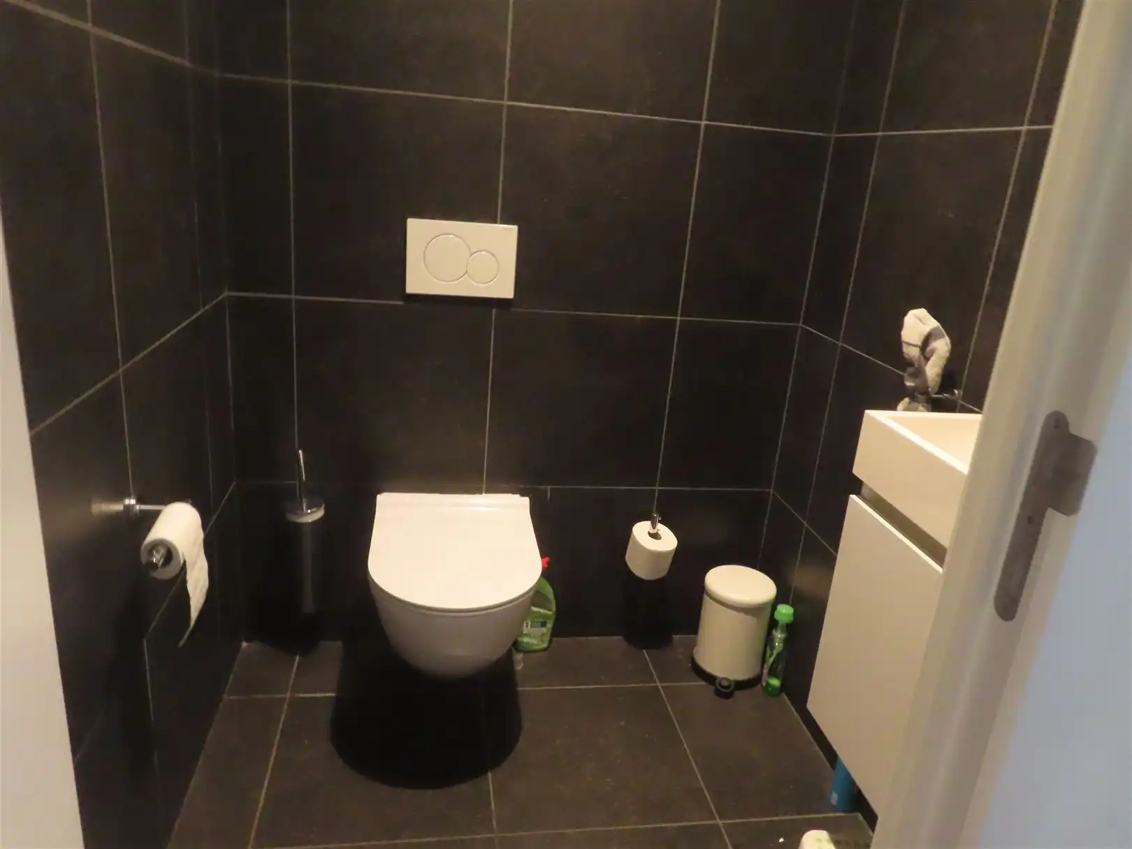 Gemeubeld 3 slaapkamerappartement met parking! foto 13