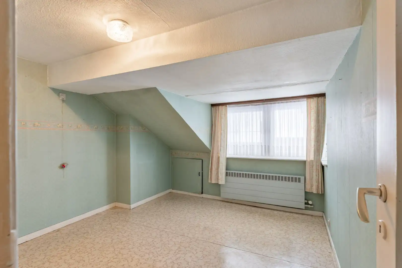 Centraal gelegen gebouw bestaande uit een handelspand op het gelijkvloers en een bovenliggend duplex-appartement! foto 25