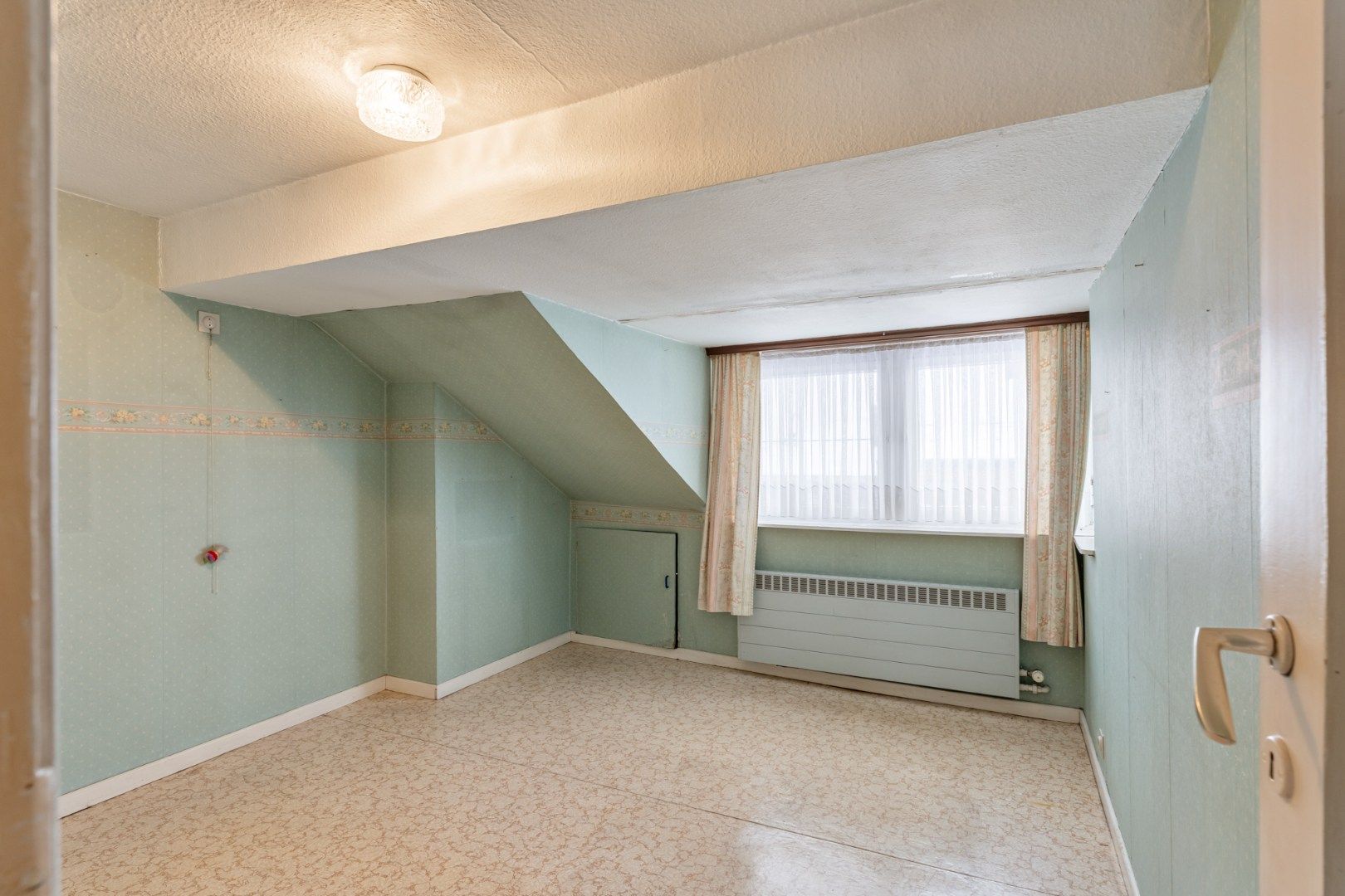 Centraal gelegen gebouw bestaande uit een handelspand op het gelijkvloers en een bovenliggend duplex-appartement! foto 25