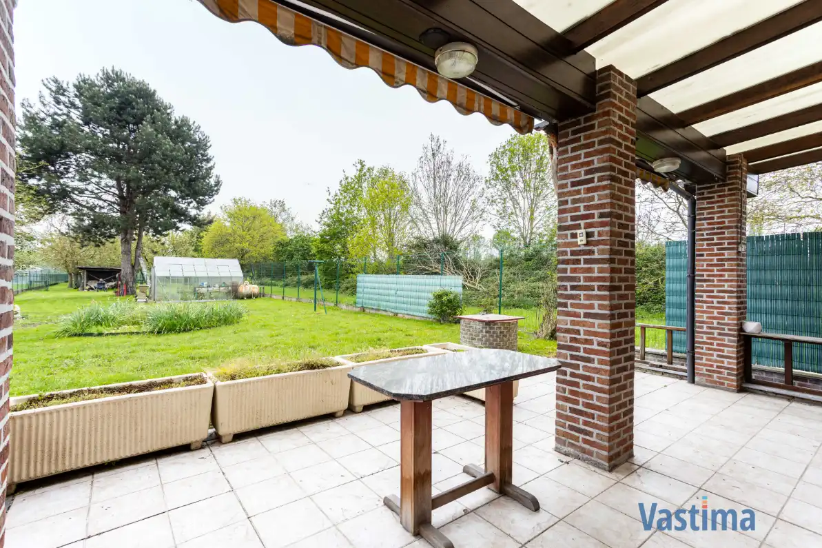 Ruime halfopen bungalow met grote kelder, 3 slaapkamers en zonnige tuin foto 32