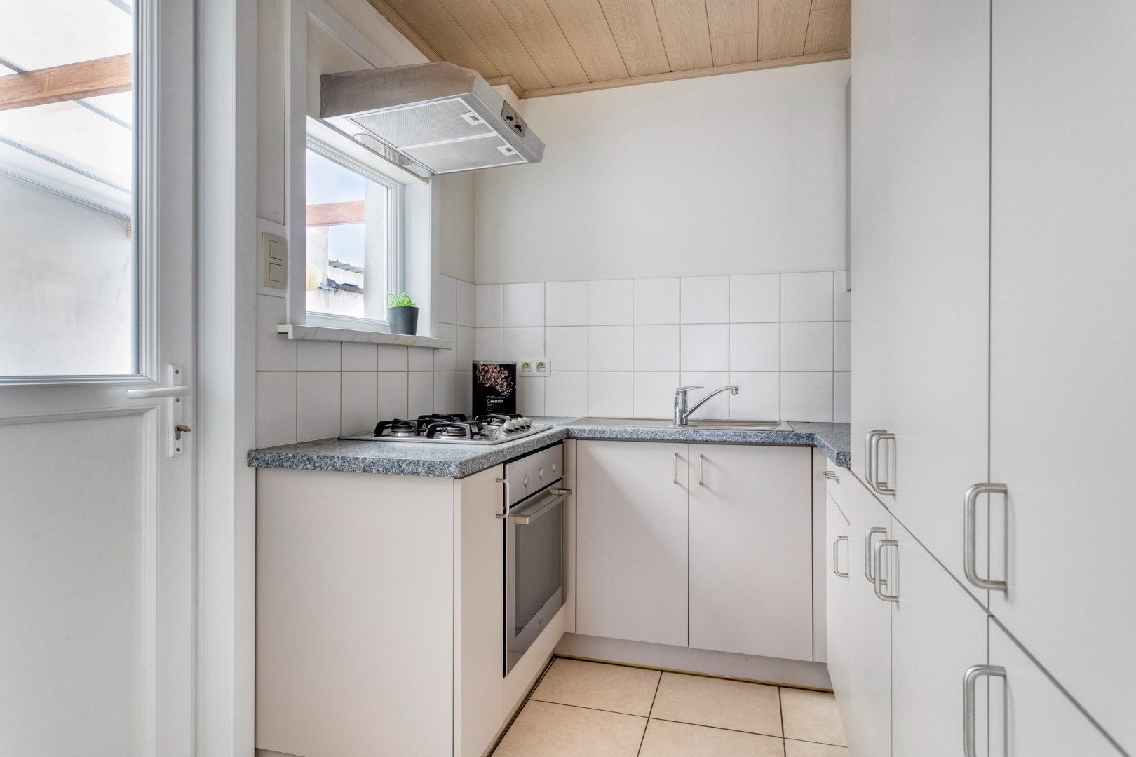 Mooie woning met garage in rustige straat in het centrum! foto 6