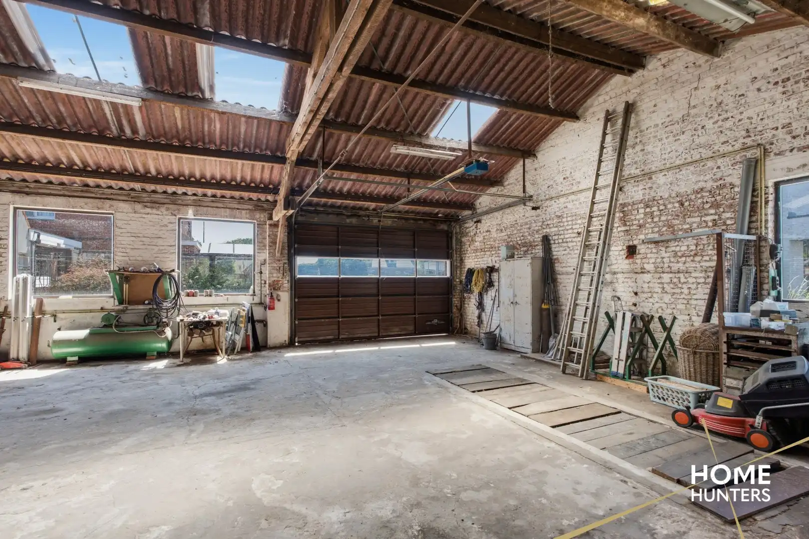 Ruime halfopen bebouwing met loods van 200 m² op een perceel van 919 m² foto 23