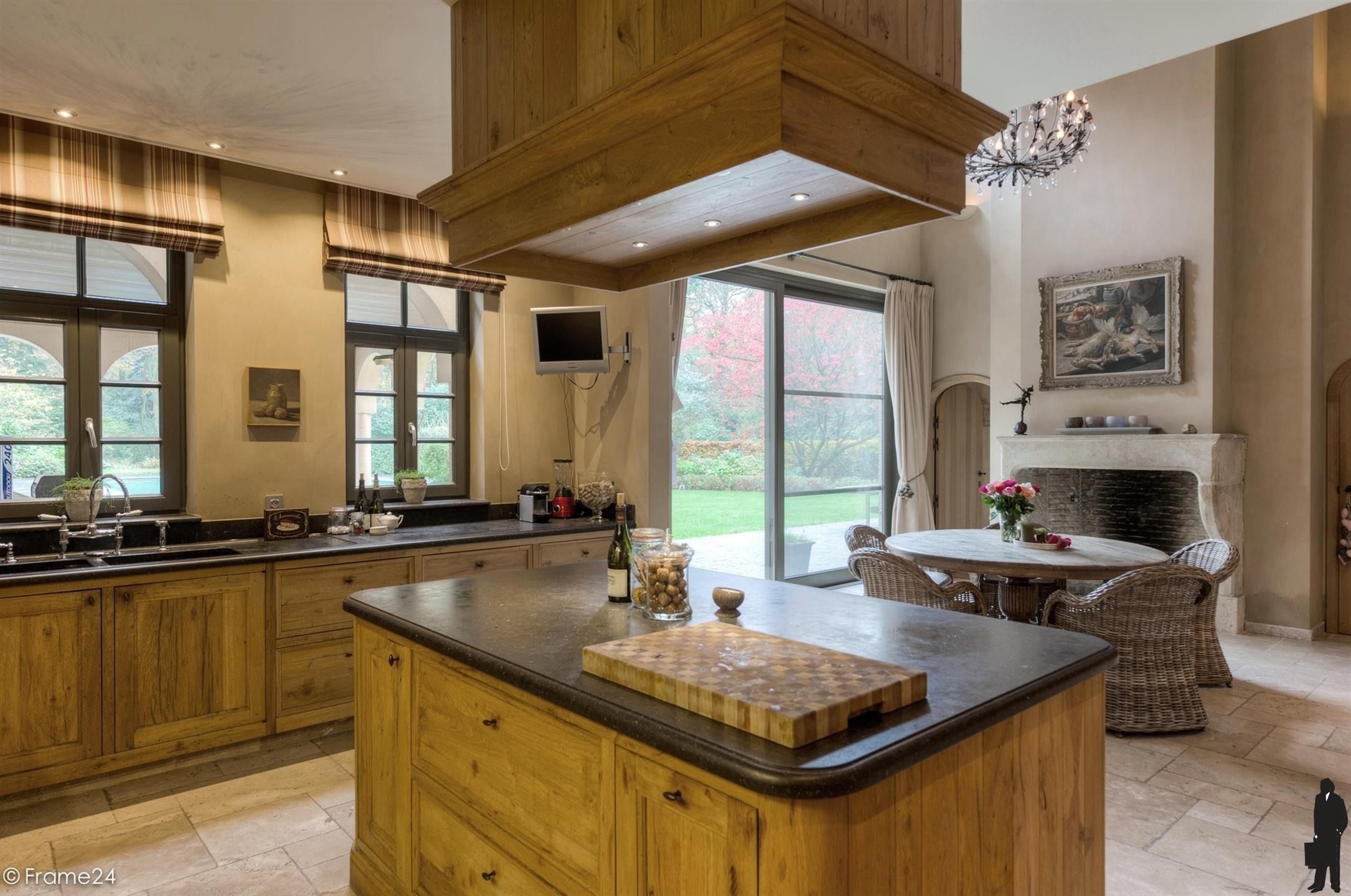 Markante villa op ca. 1 Ha. grens Brasschaat/Kapellen! foto 7