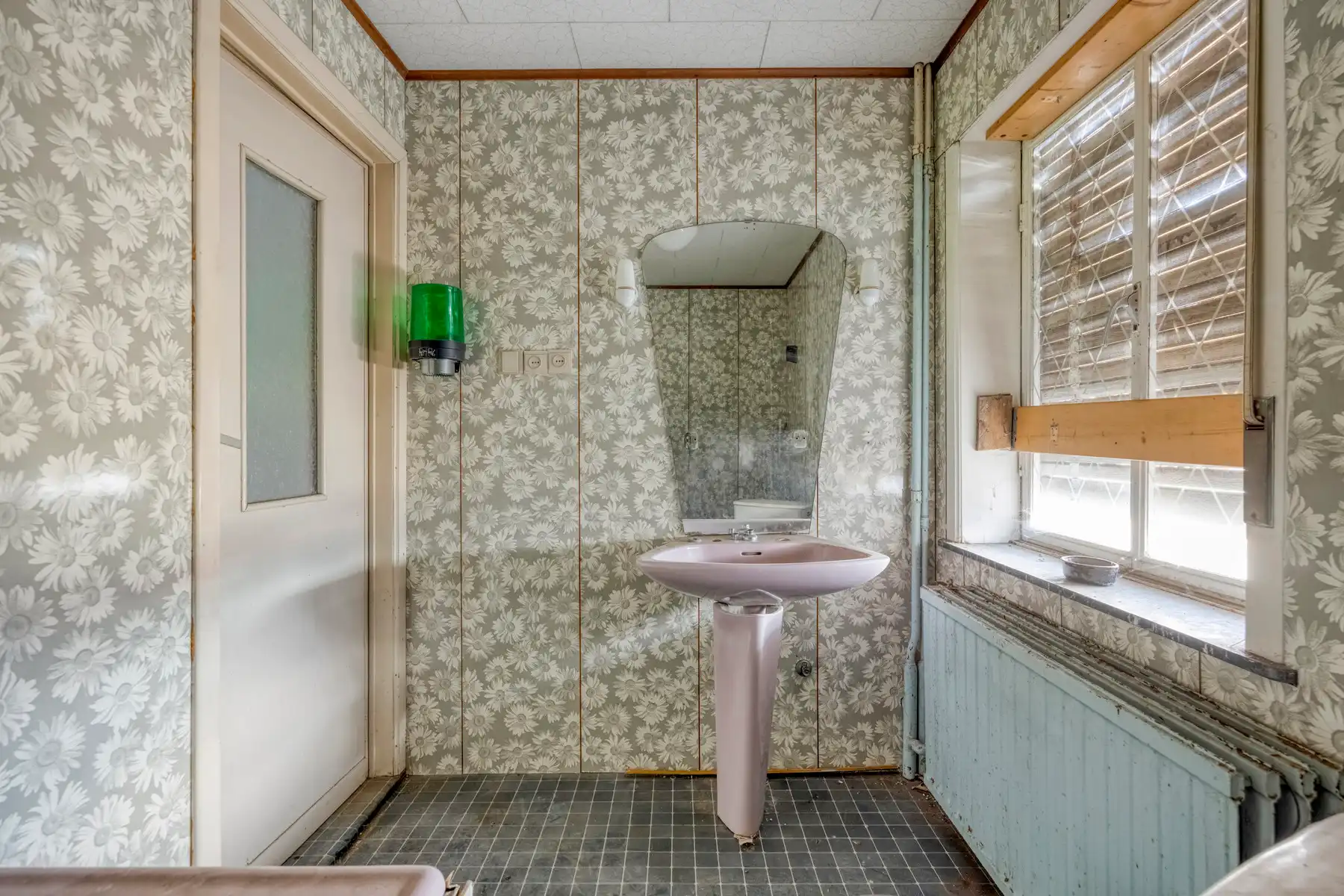 Handelspand met woonst met zeer veel visibiliteit foto 12