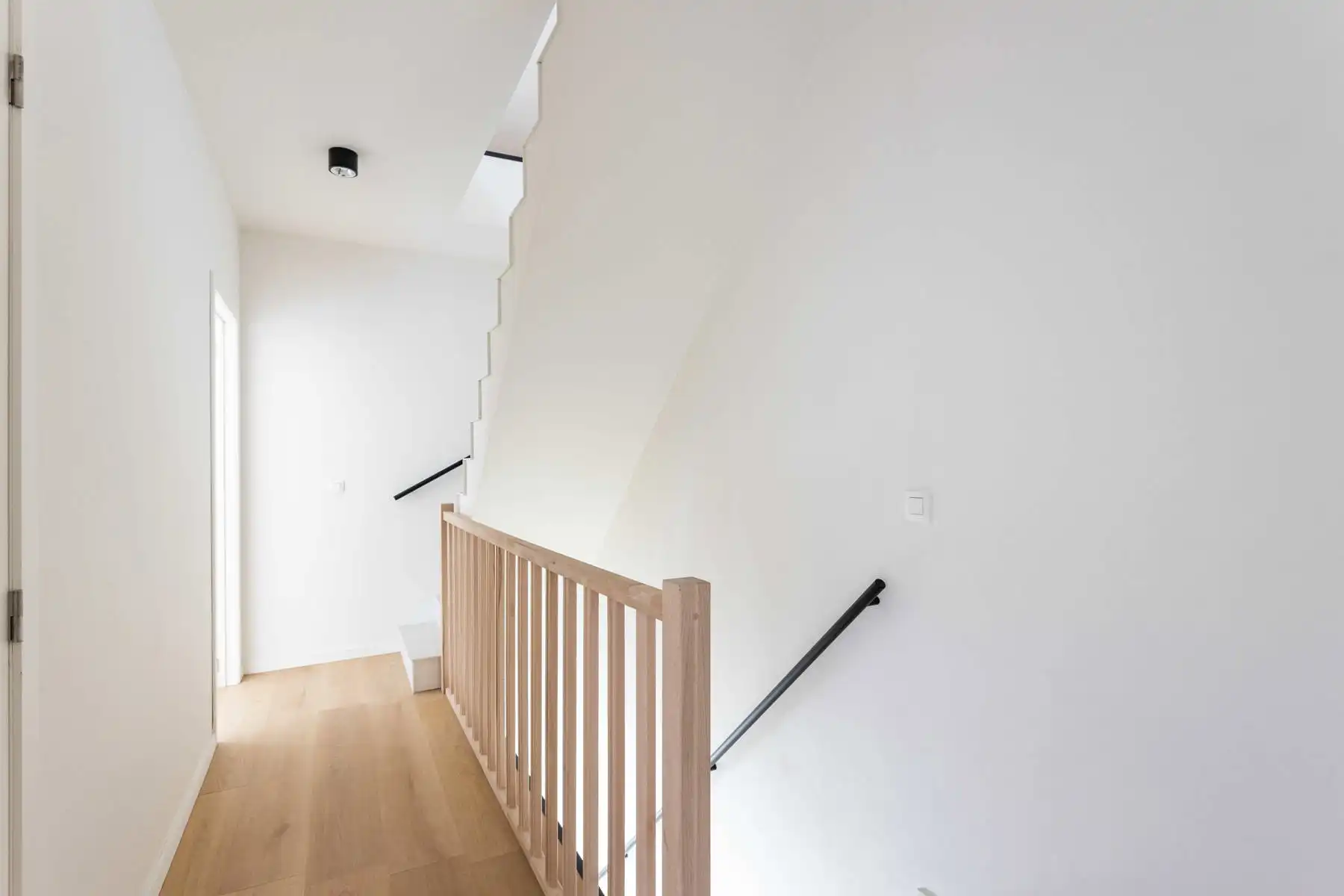 Kwalitatief gerenoveerde woning in centrum Aalst. foto 13