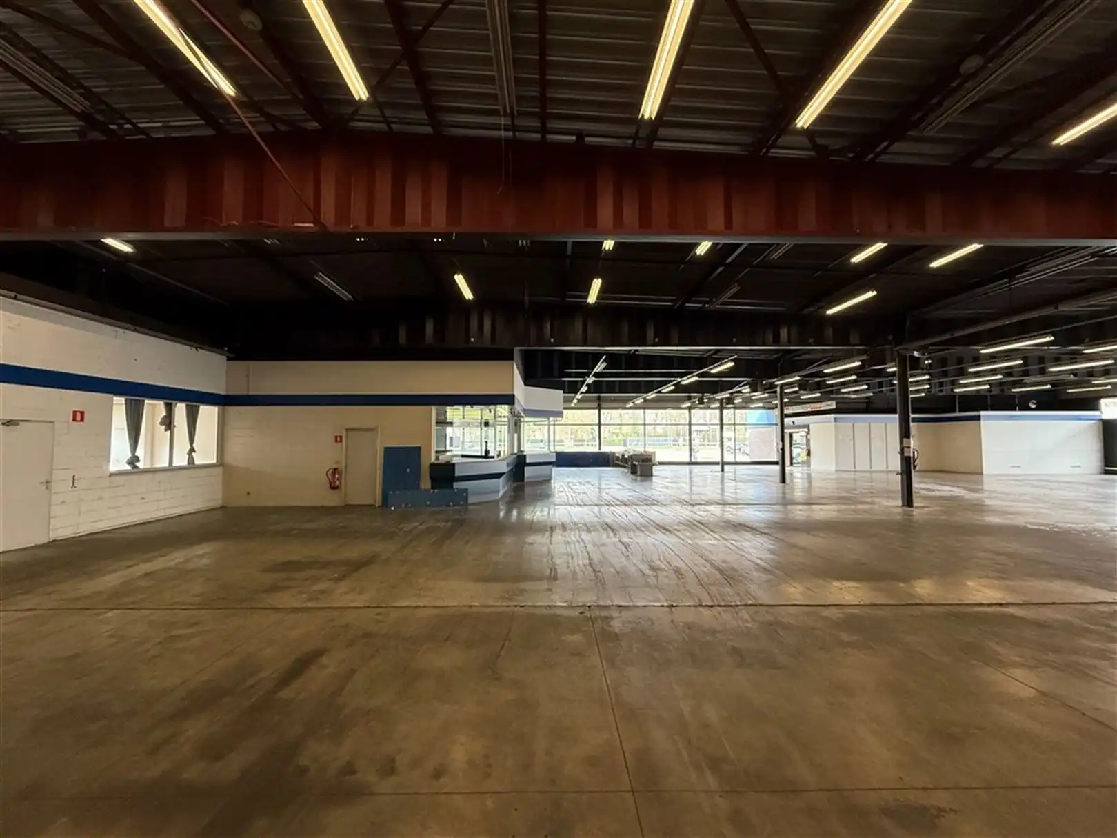 B2B Showroom met buitenterrein op zichtlocatie foto 6