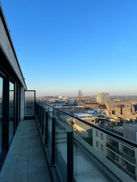 Penthouse met 2  slaapkamers en een terras van 14 m². foto 4