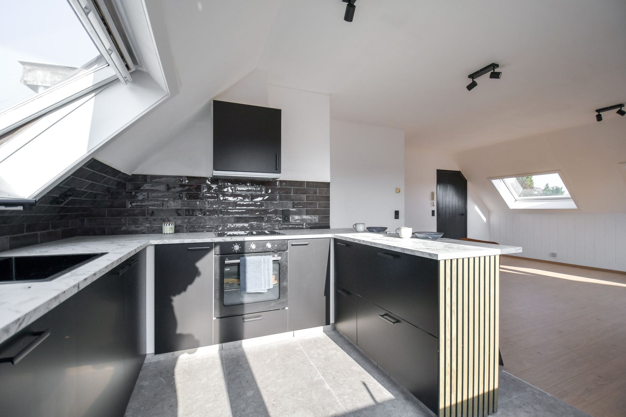 Centraal gelegen één-slaapkamerappartement met garage foto 7