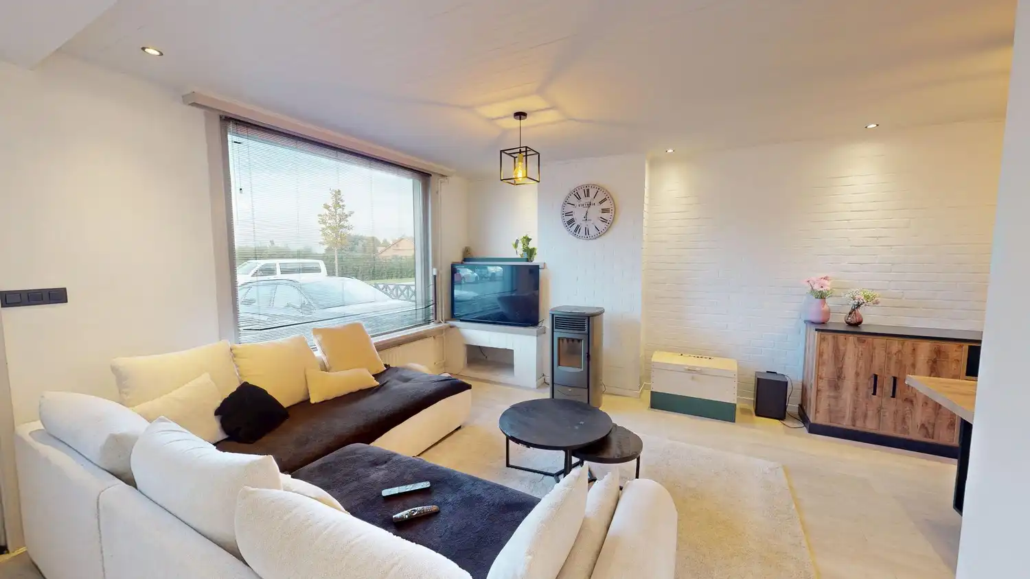 Gerenoveerde gezinswoning met 4 slaapkamers foto 2