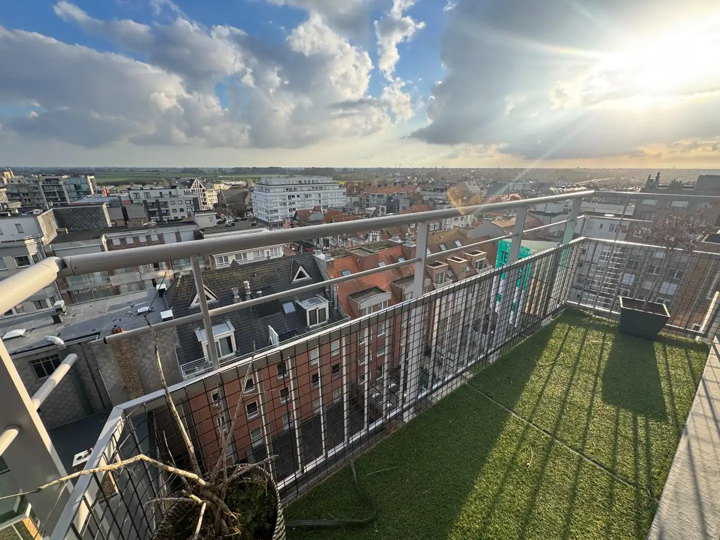 Instapklare studio met zonnig terras op de Zeedijk van Westende foto 5