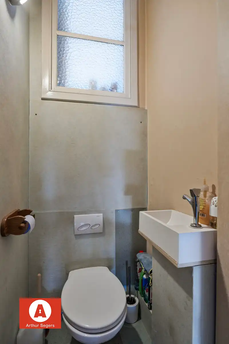 Woonhuis opgesplitst in 2 appartementen/woon-entiteiten foto 12