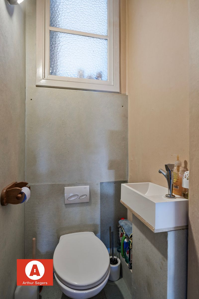 Woonhuis opgesplitst in 2 appartementen/woon-entiteiten foto 12