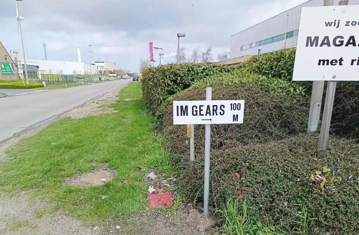 TE HUUR – RUIM MAGAZIJN / BEDRIJFSRUIMTE VAN CA. 1.000 M² IN BRUGGE foto 16
