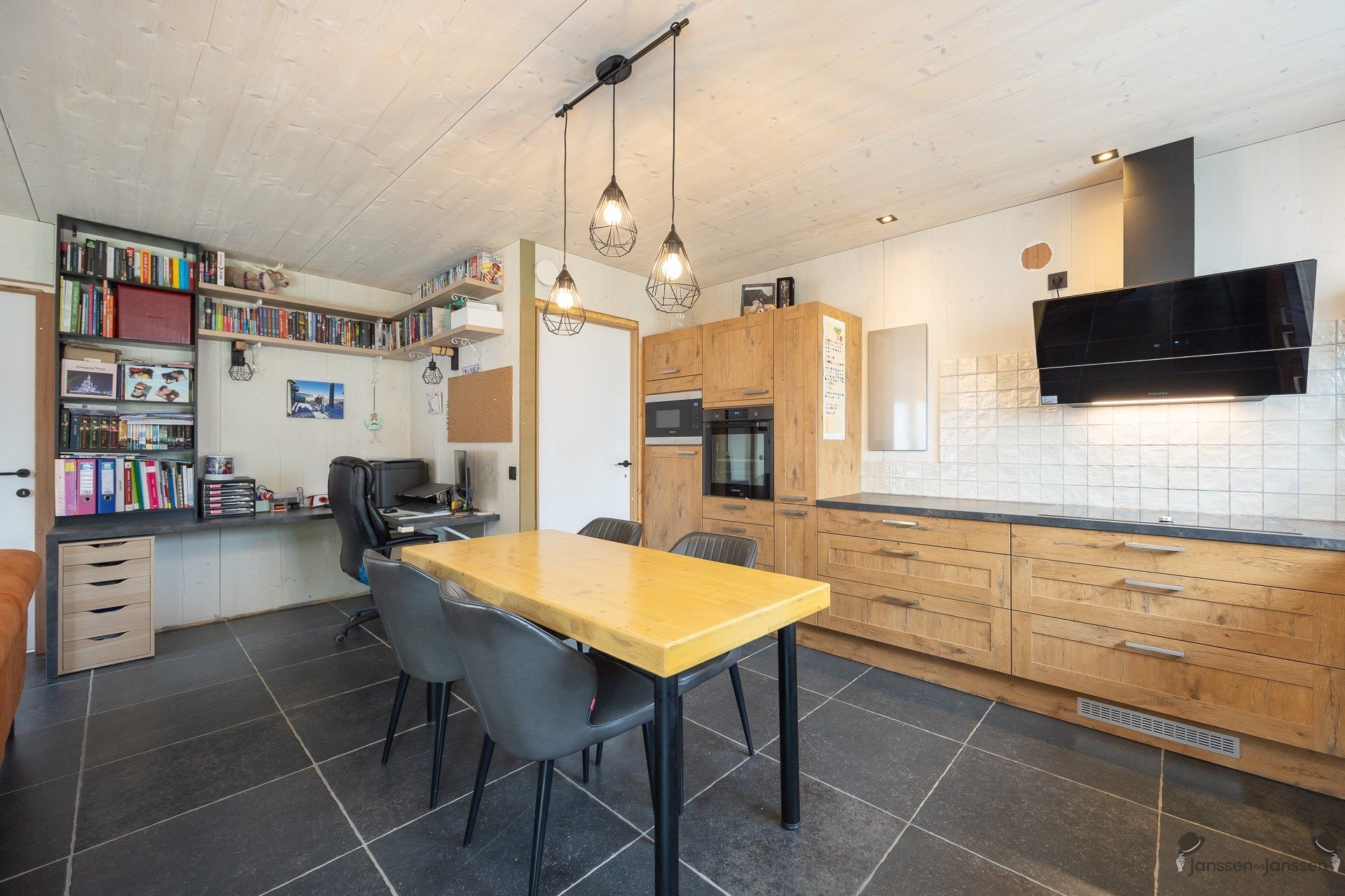 Charmante woning, 3 slaapkamers en tuin te Baal foto 3