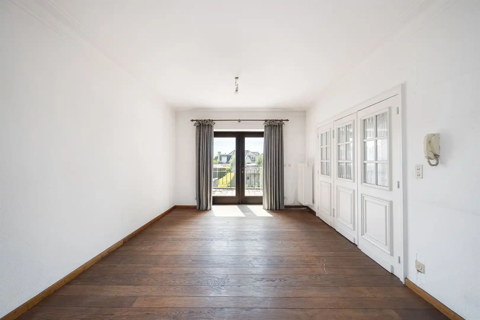 Grote woning in de dorpskern, met tuin en achter-uitweg. 'Must-see'! foto 7