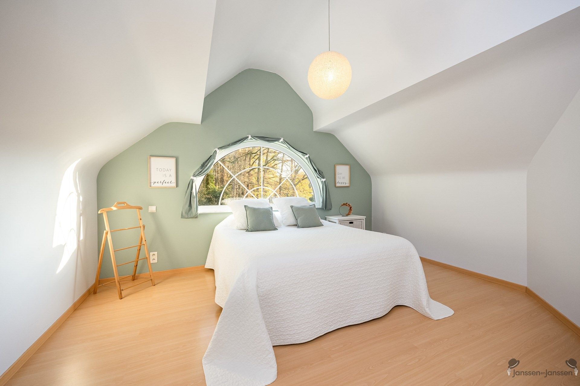 Lichtrijke, top-onderhouden woning in een doodlopende straat in hartje Sint-Job foto 17