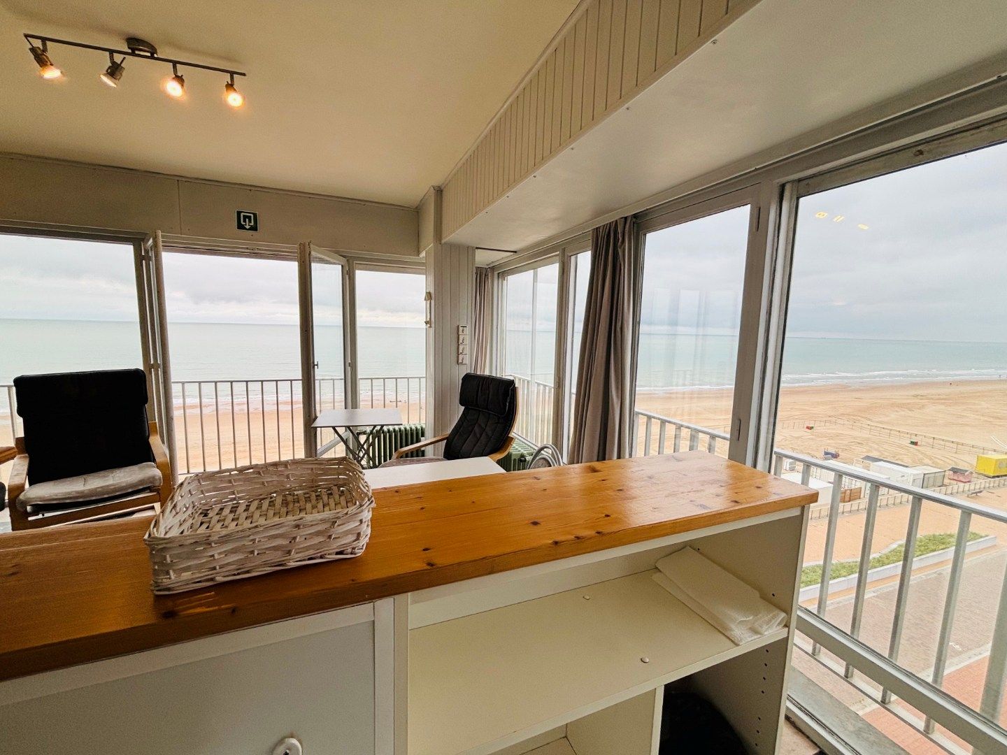 Gezellig hoekappartement op de Zeedijk met 180° panoramisch zicht  foto 10