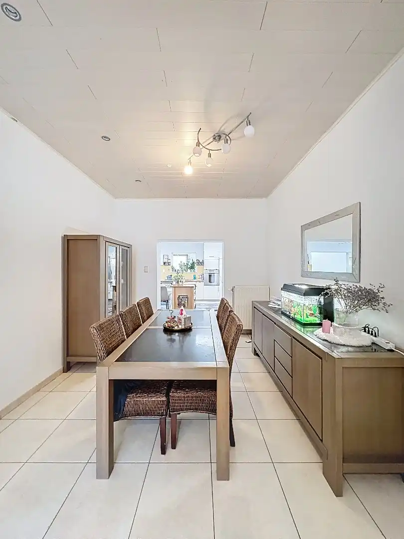 Volledig gerenoveerde,  centraal gelegen rijwoning in Tienen met tuin, terras en 3 slaapkamers foto 4