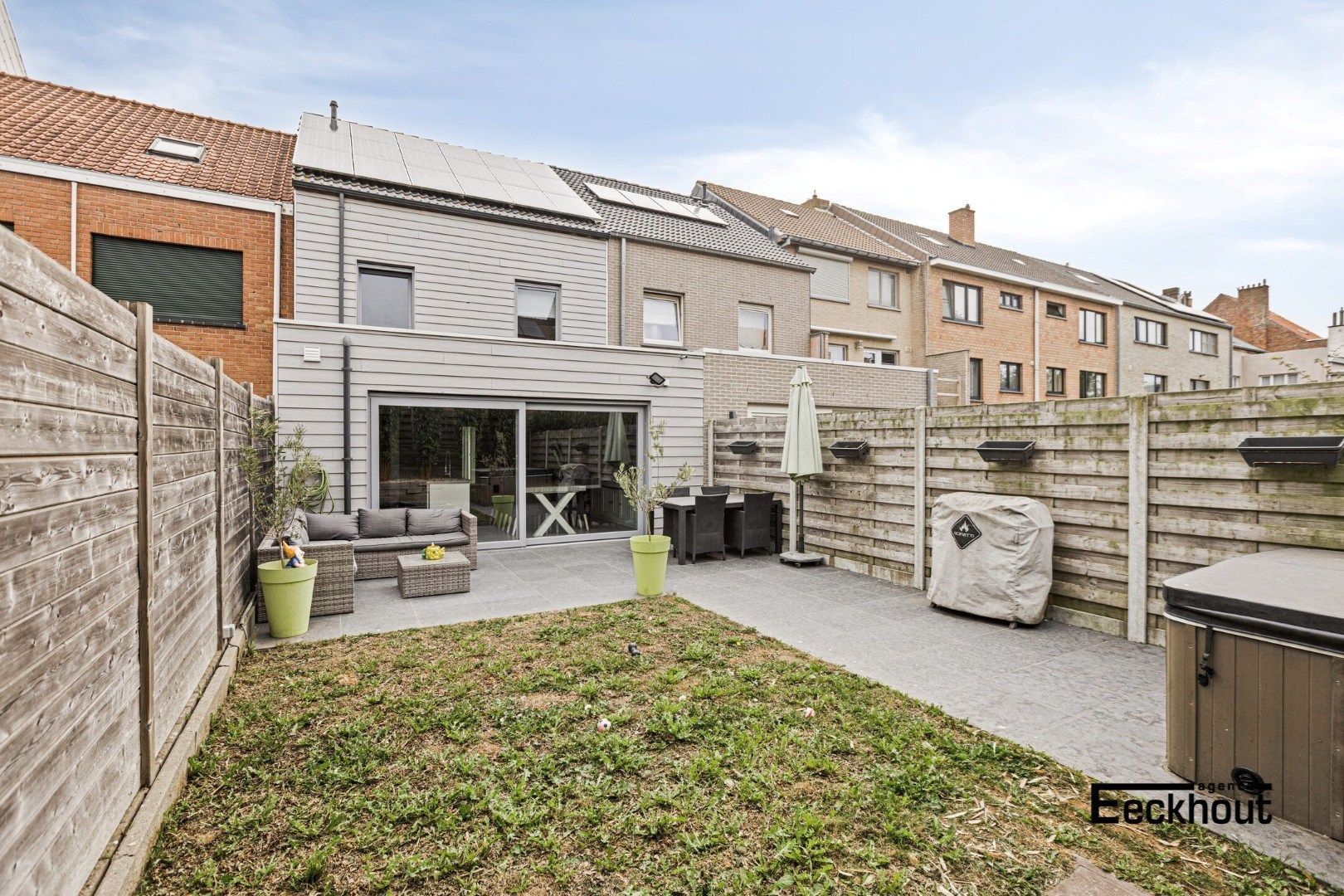 Instapklare, recente rijwoning met tuin & garage! foto 8