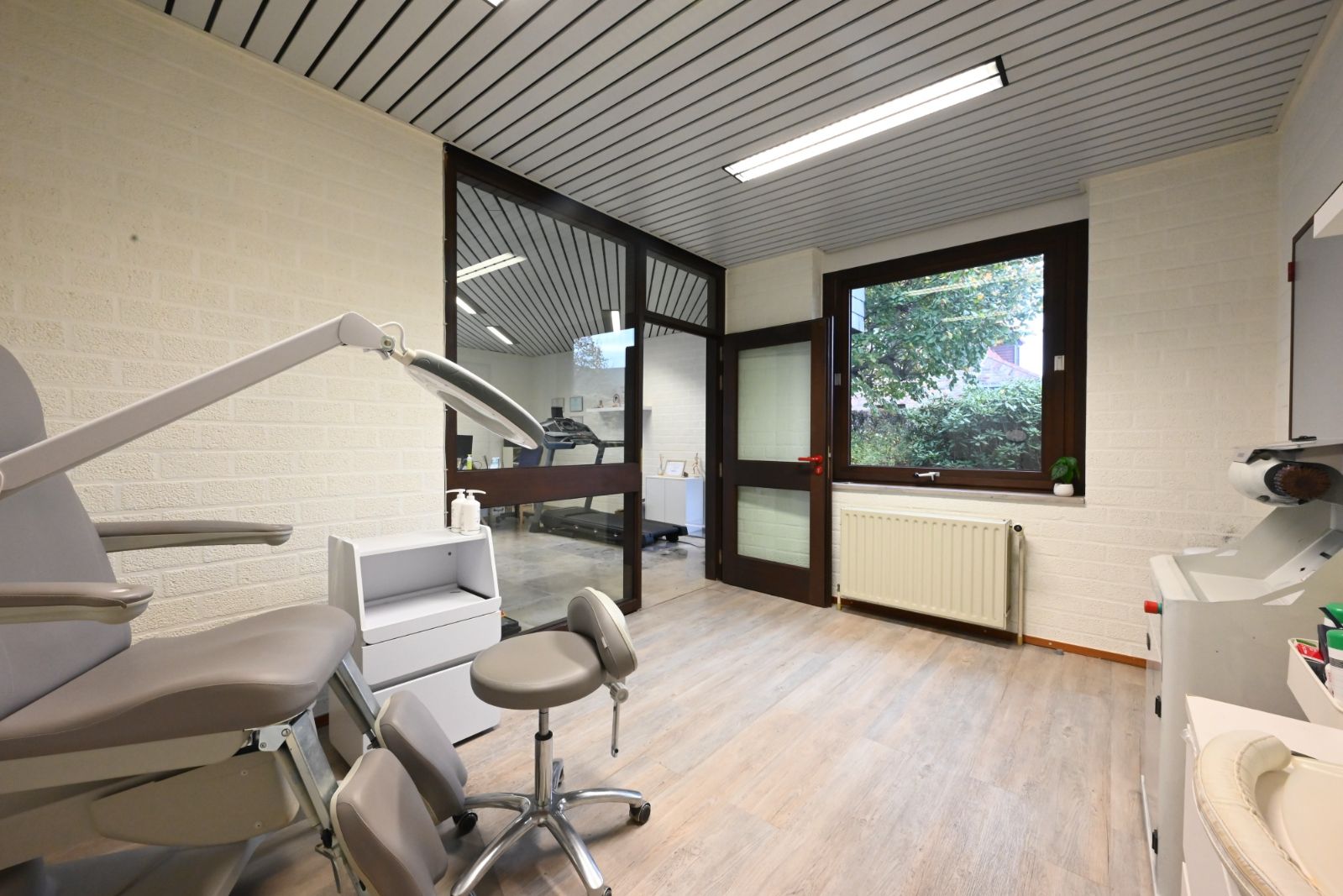 Praktijk-/ kantoorruimtes op een commerciële locatie! foto 6