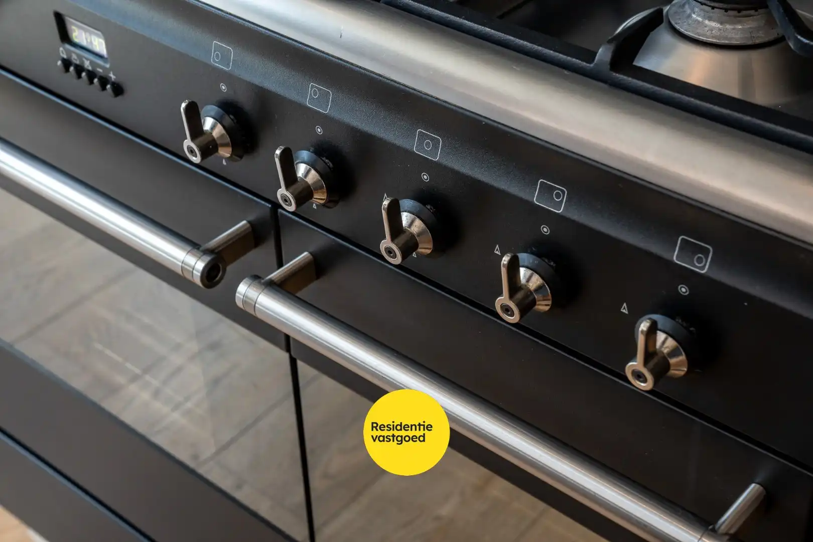 Exclusieve villa met zwembad en poolhouse in de nieuwe St-Annawijk te Sint-Andries foto 9