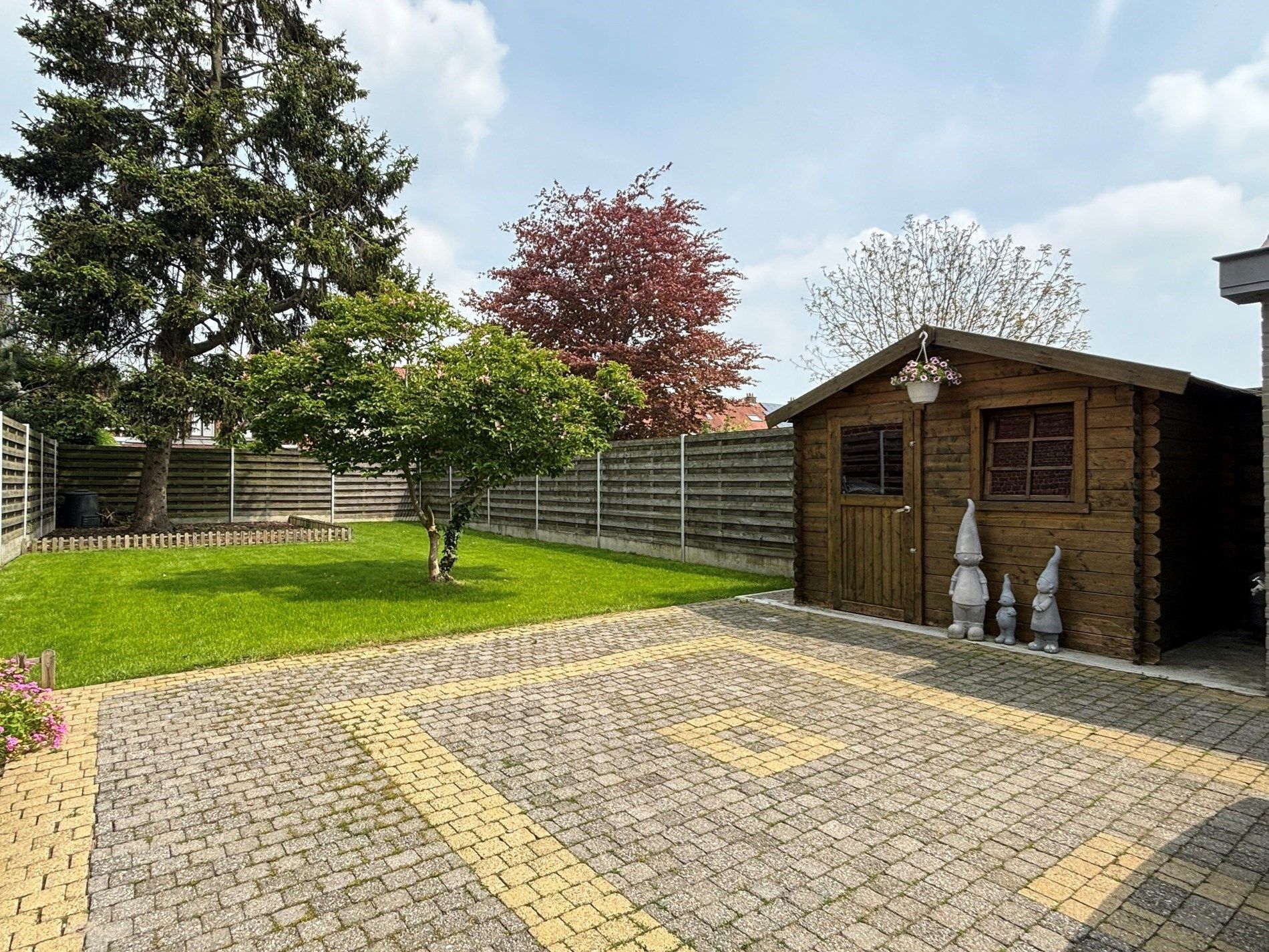 Grote halfopen woonst met garage  foto 11