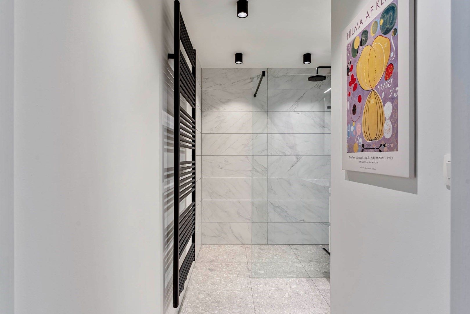 Knap afgewerkt 2-slaapkamer appartement met standplaats vlakbij het centrum foto 20