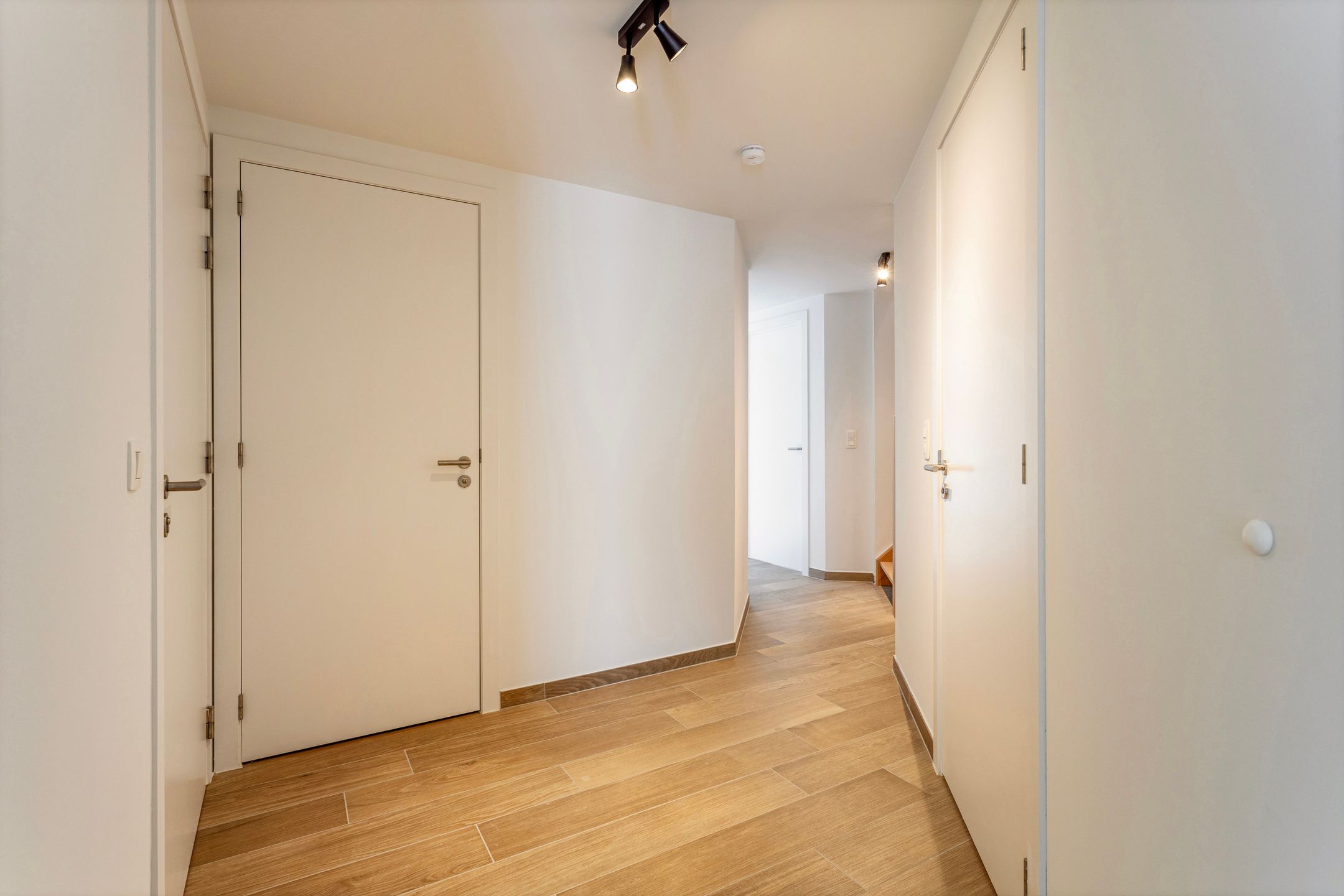 ANTWERPEN - Ruim drie-slaapkamerappartement met parking nabij Stadspark foto 11