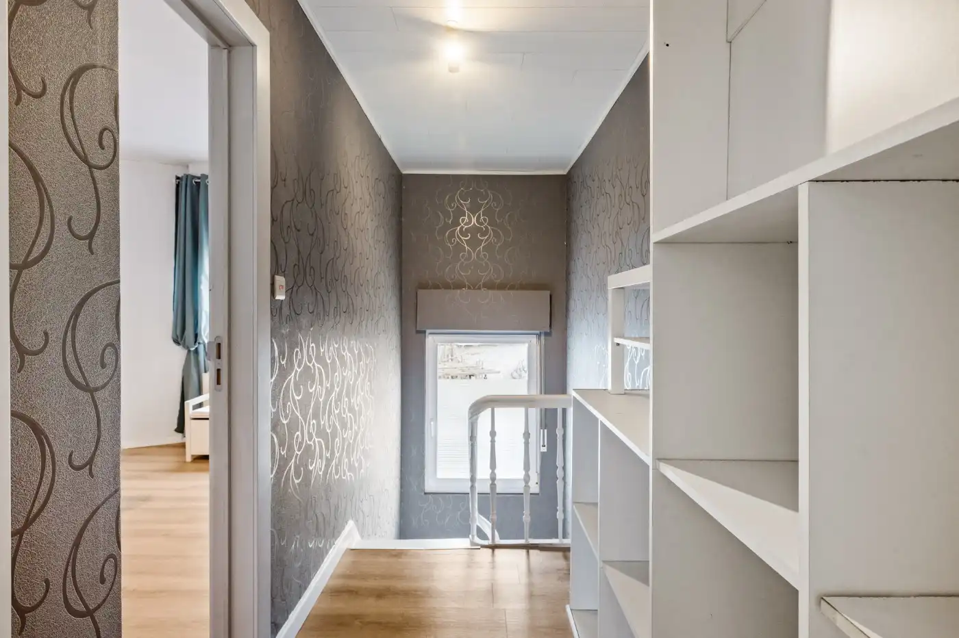 Gesloten bebouwing met 2 slpk., tuinberging en tuin foto 12