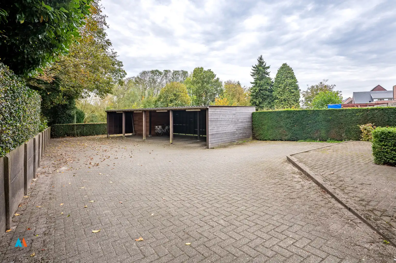 Kantoorgebouw met dakappartement foto 31