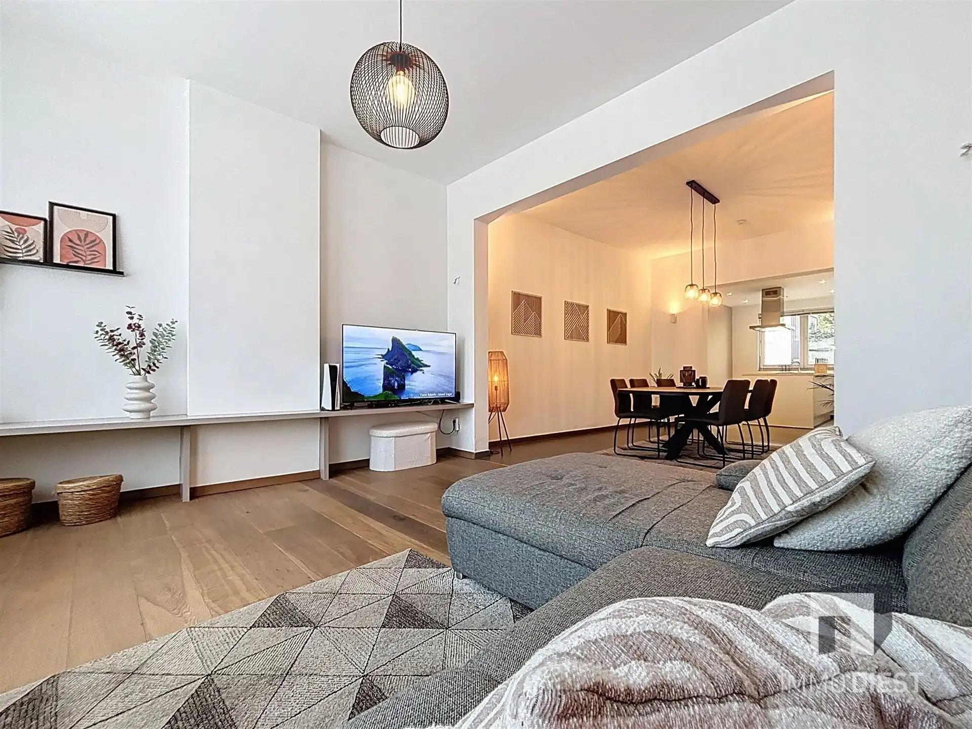 Trendy gerenoveerde woning met 3 slaapkamers foto 3
