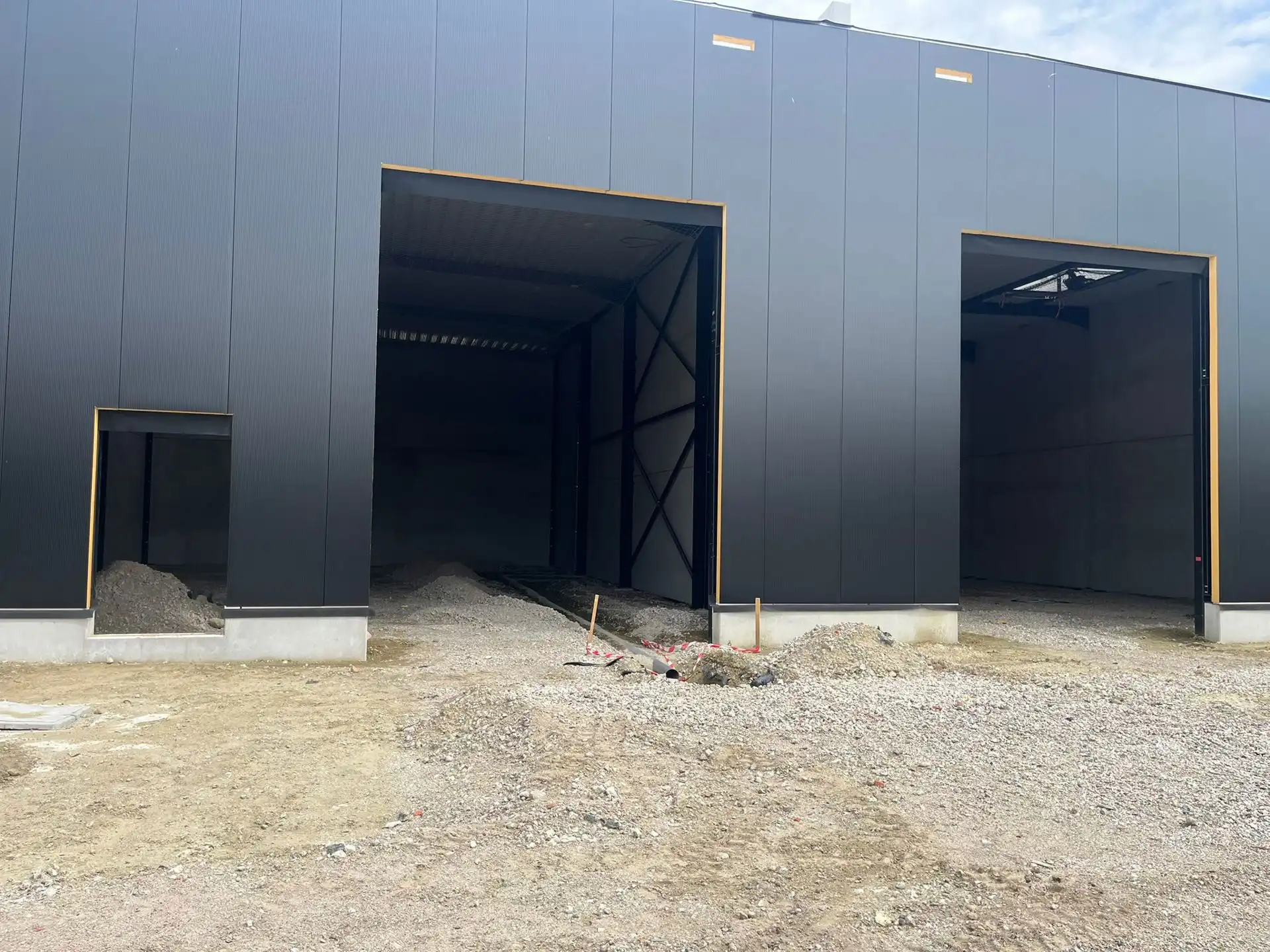  Nieuwbouw magazijn van 1.383,48m²  op voormalige Martal-site foto {{pictureIndex}}