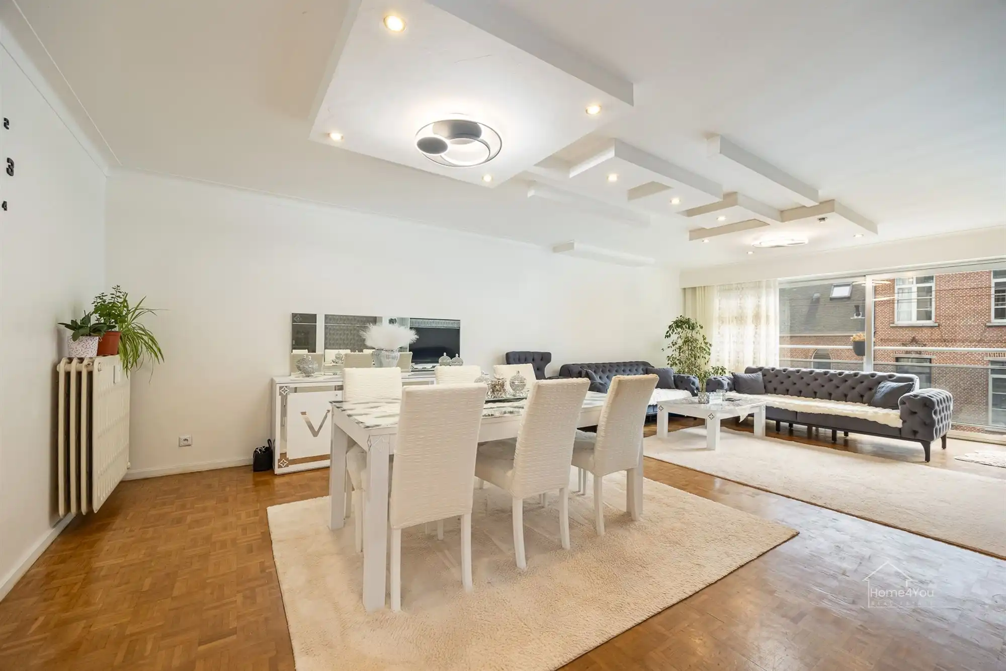 Instapklaar appartement met 3 slpk, terras en een staanplaats te Deurne! foto {{pictureIndex}}