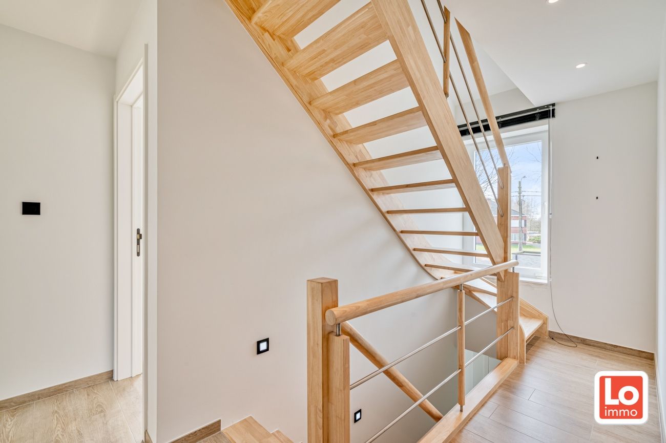 VERKOCHT! Instapklare halfopen nieuwbouw woning met inpandige garage en open zicht op een landelijke locatie in Beervelde! foto 19