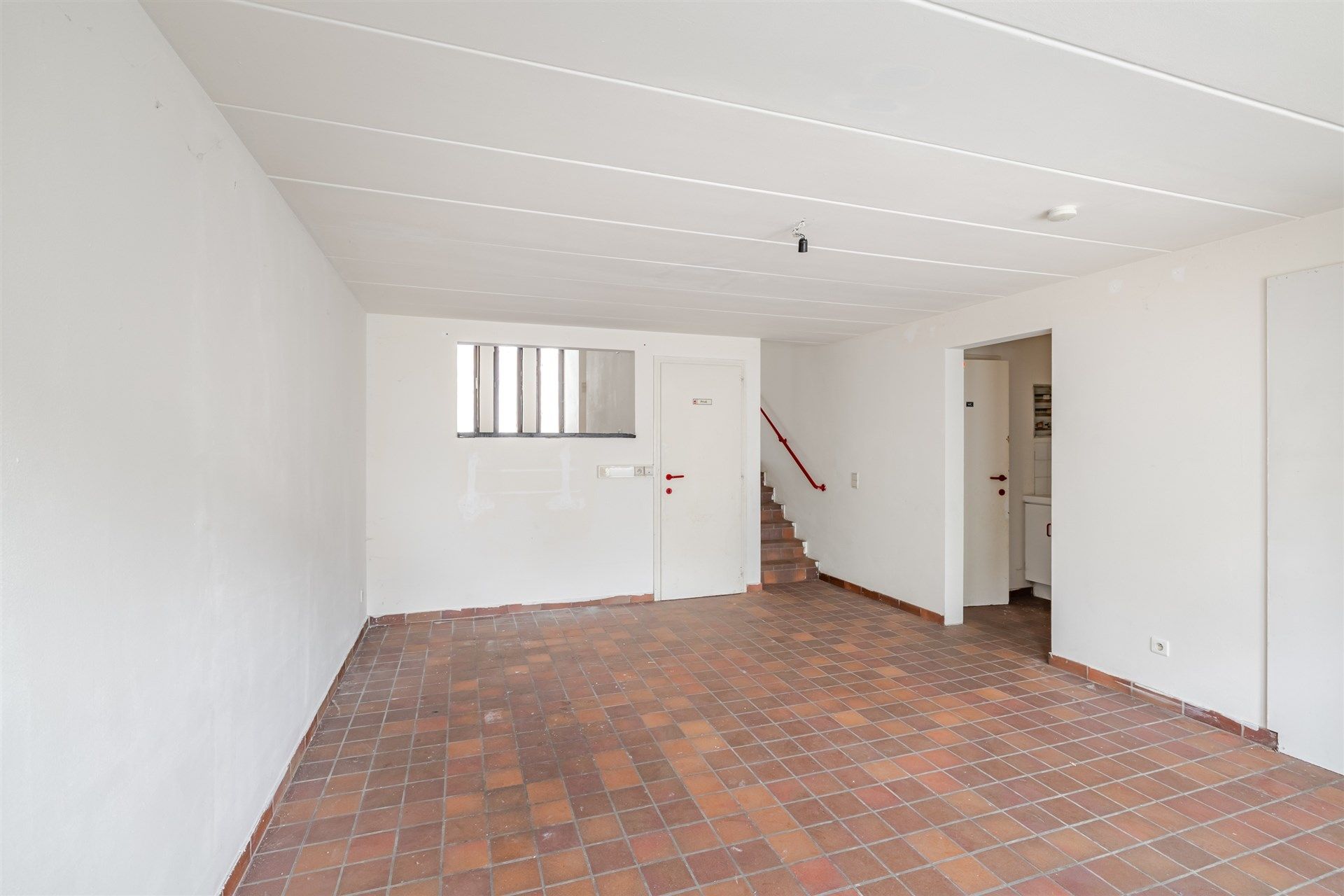 Opbrengsteigendom bestaande uit 7 appartementen + 1 kantoorruimte + 13 overdekte autostaanplaatsen foto 10