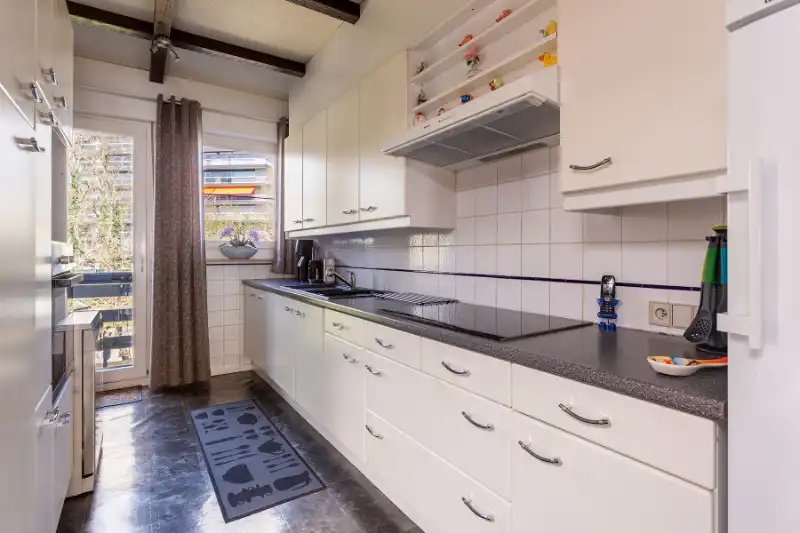 Uiterst ruime woning, veel lichtinval, mooie tuin, instapklaar! foto 10