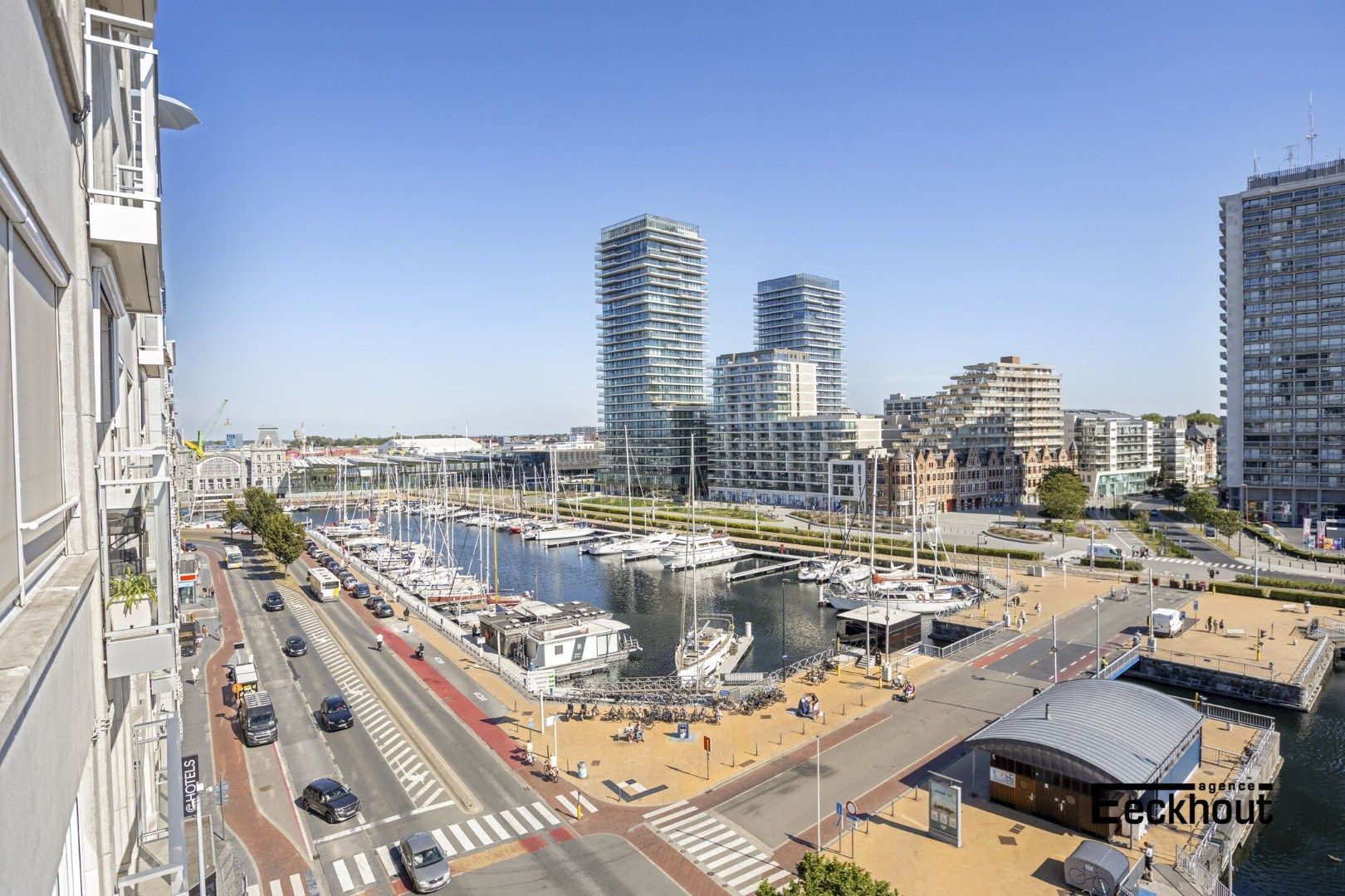 Uiterst ruim (154 m²) hoekappartement met frontaal zicht op de jachthaven te Oostende! foto 9