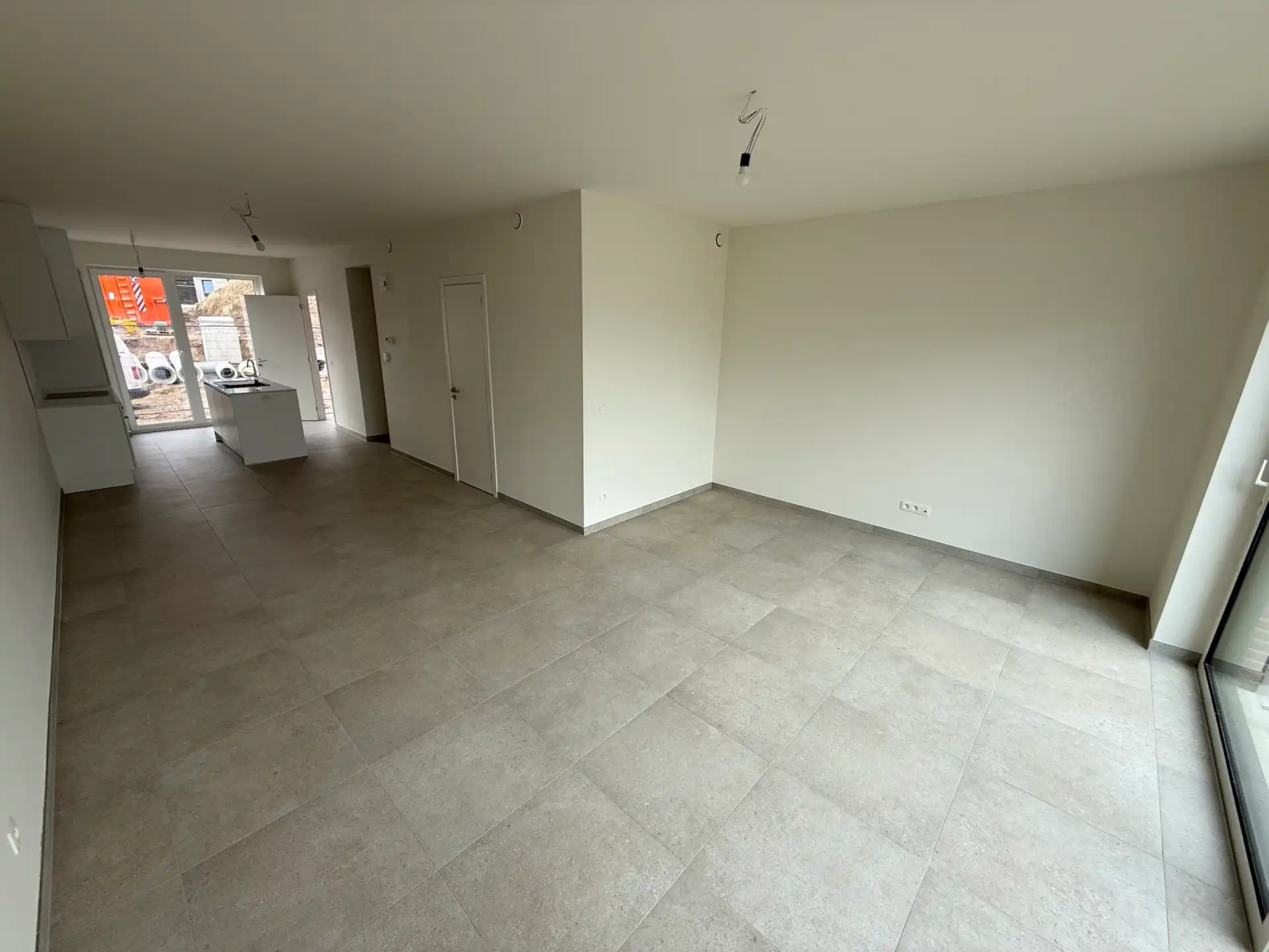 Nieuwbouwwoning met 3 slaapkamers, tuin en carport foto 4