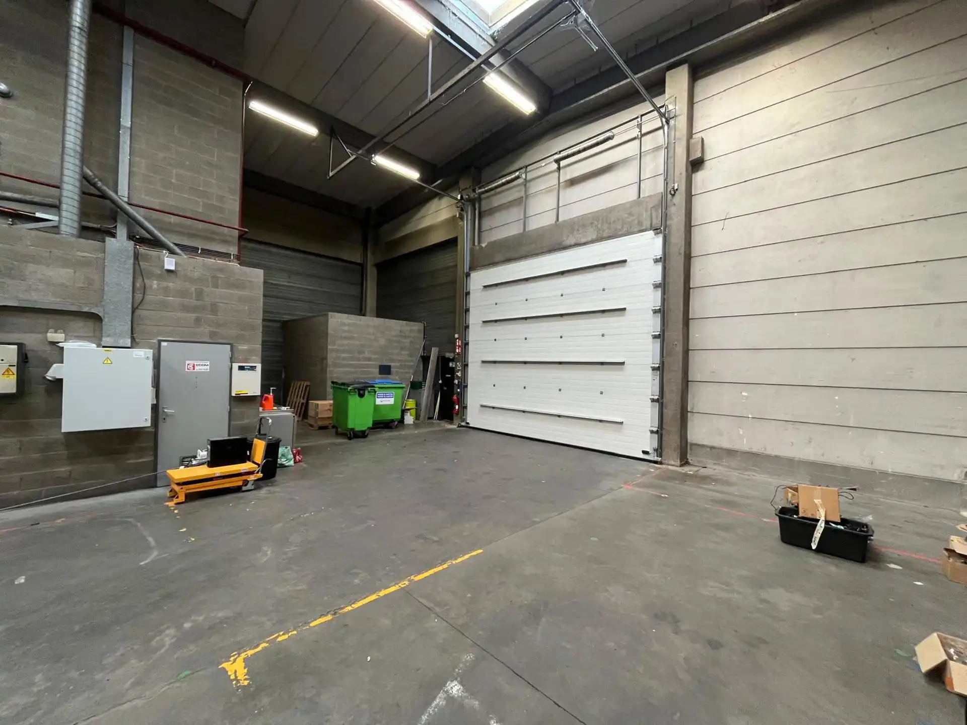 Magazijn 612m² met klein kantoor  72m² te Kontich foto 7