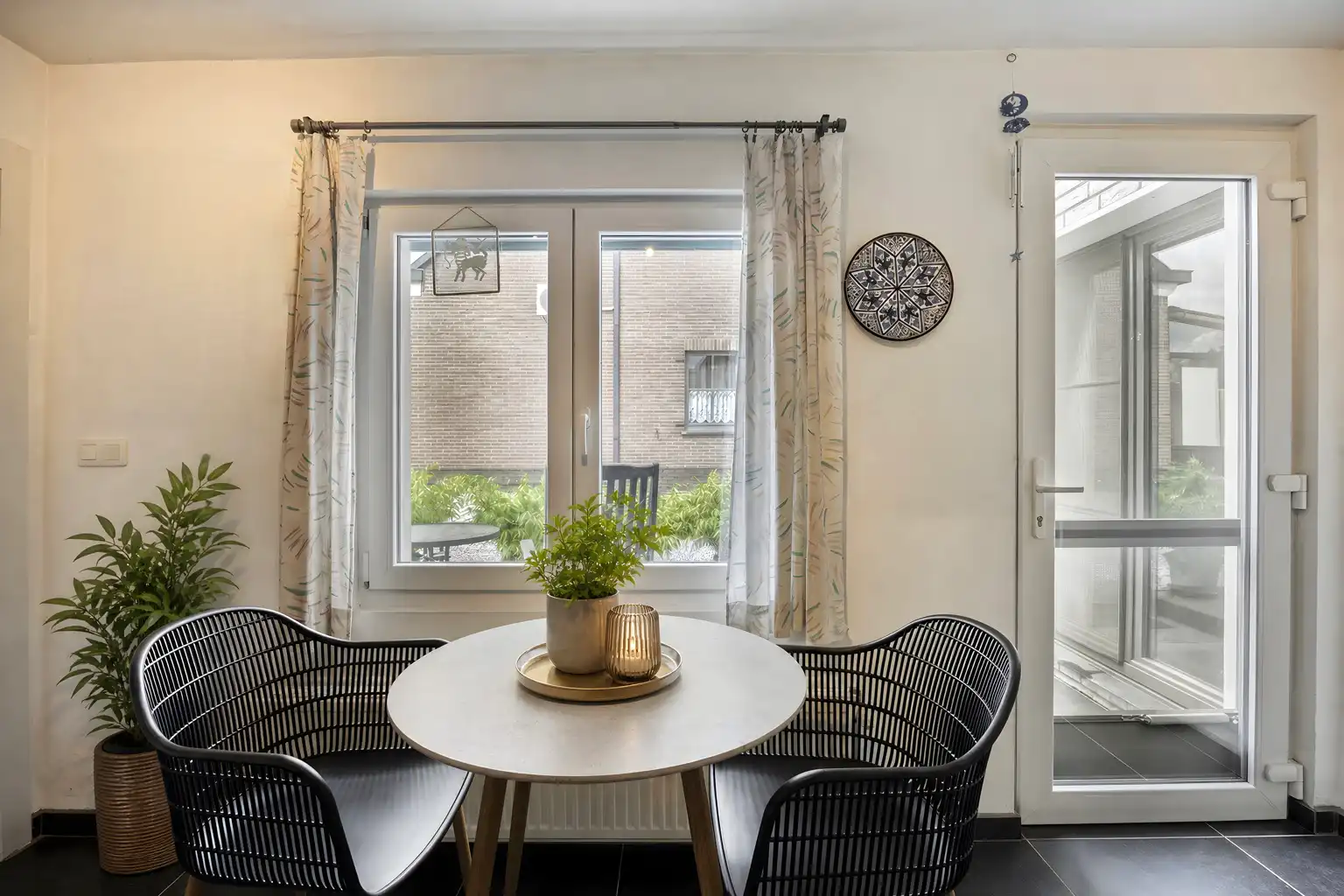 Instapklare woning in doodlopende straat te Vertrijk foto 11