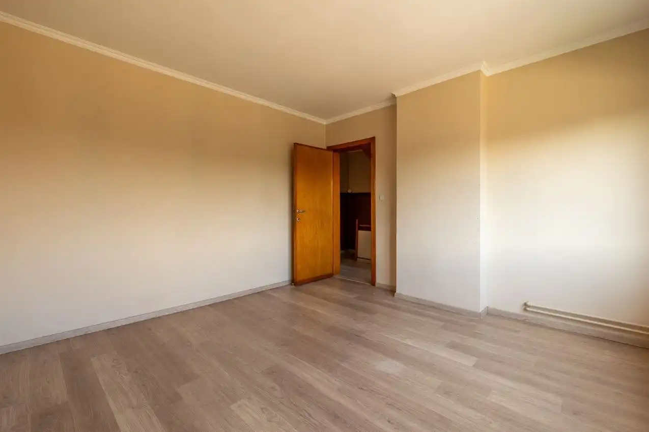 Karaktervolle woning met grote tuin, bijgebouwen en uitbreidbaar zoldervolume op een verrassend diep perceel foto 25