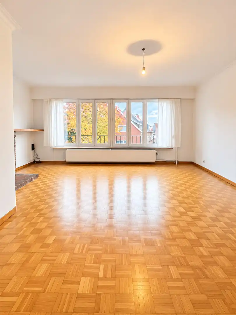 Ruime woning met vijf slaapkamers, grote garage en onderhoudsvriendelijke tuin foto 12