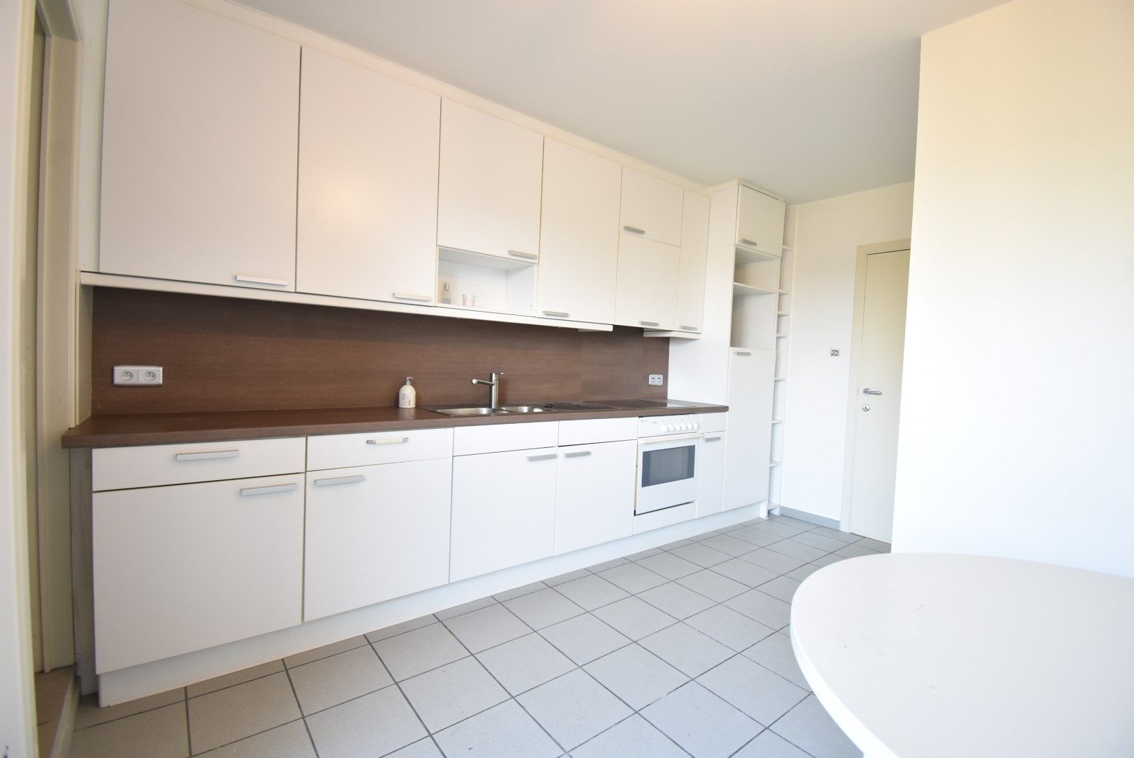Gezellig duplex-appartementje met 1 slaapkamer nabij centrum van Bilzen foto 3