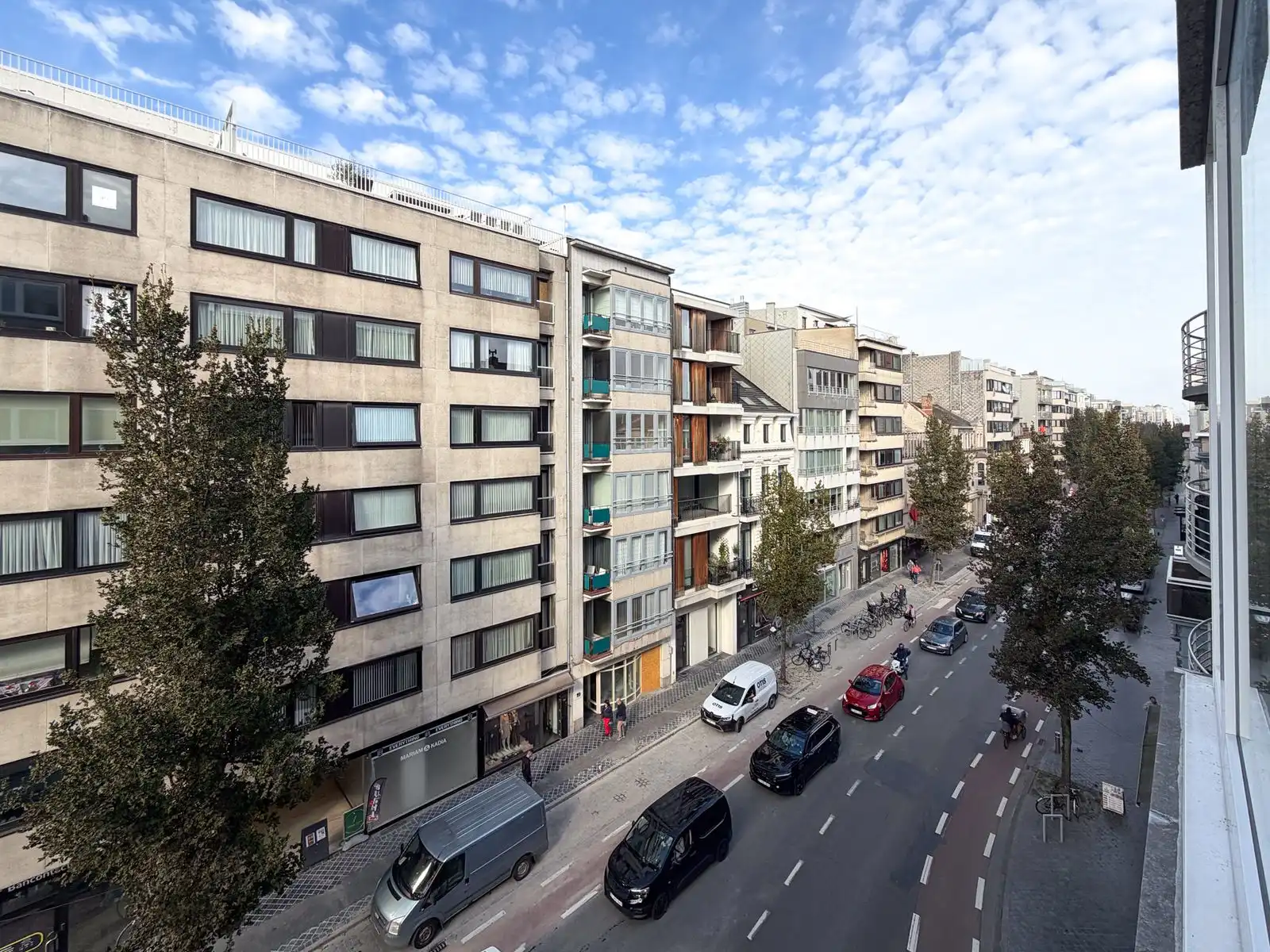 Volledig instapklaar en ruim appartement met 2 slpk en 2 badk foto 4