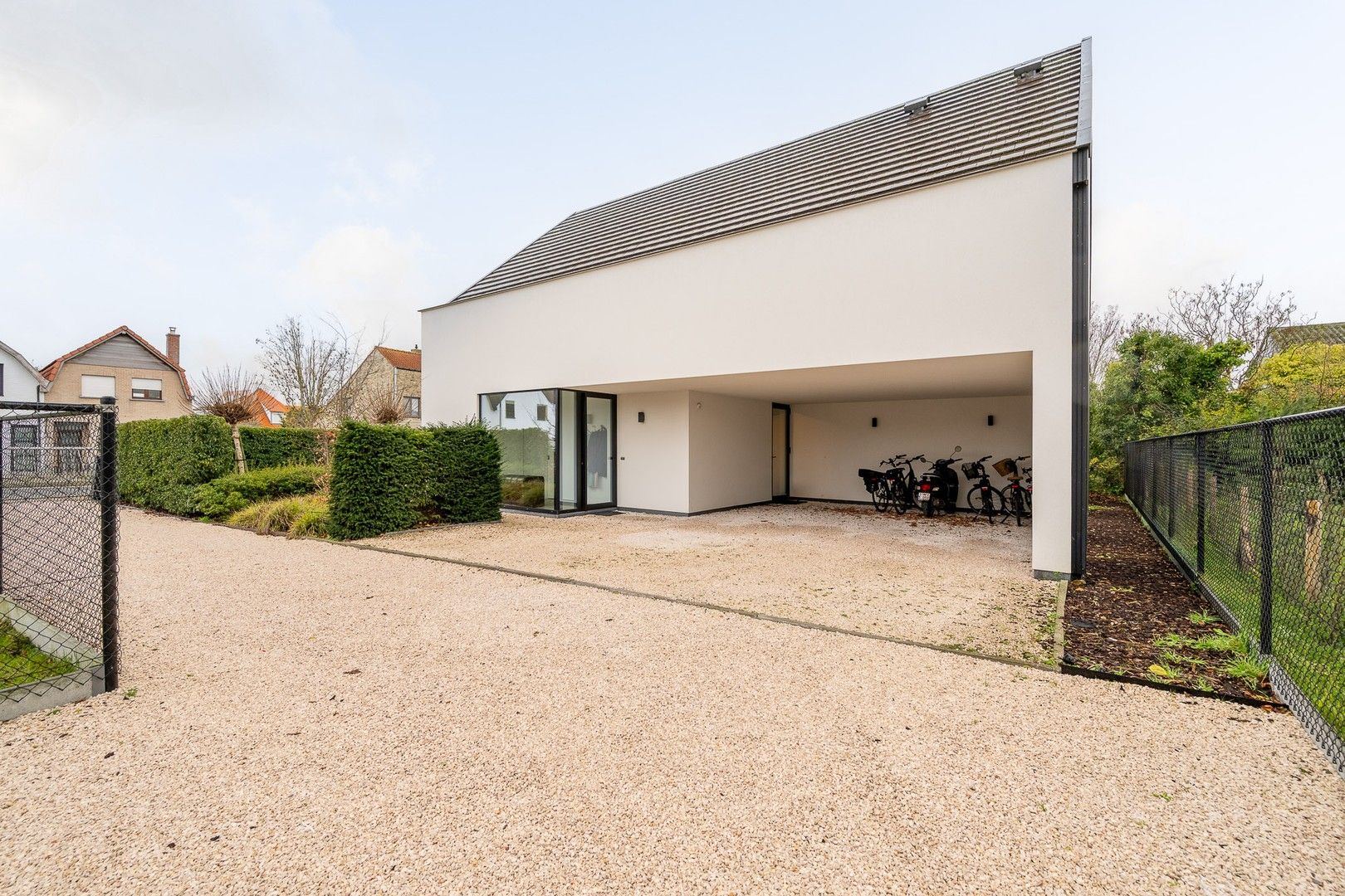 Prachtige hedendaagse villa met zonnige tuin en terrassen op fietsafstand van de zee. foto 37